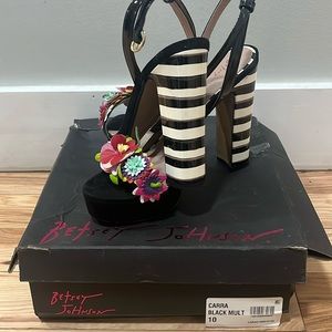 Women’s Betsy Johnson multicolored striped heeled platform sandals size 10